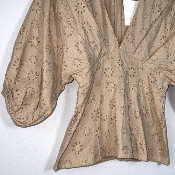 ASOS Eyelet Top NWT Women’s 4 Stone Tan Ruched Puff Sleeve Vneck Back Zipper - Picture 4 of 12